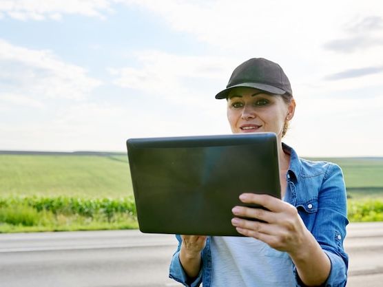 Szkolenia rolnicze online – inwestycja w wiedzę dla nowoczesnego rolnictwa
